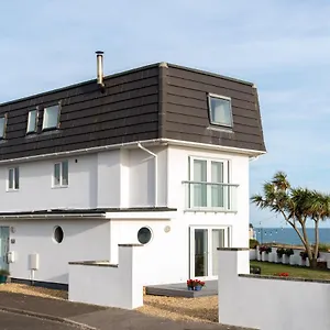 luxurious-modern-home-50-metres-from-the-uks-best-beach.bournemouth-hotels.org/